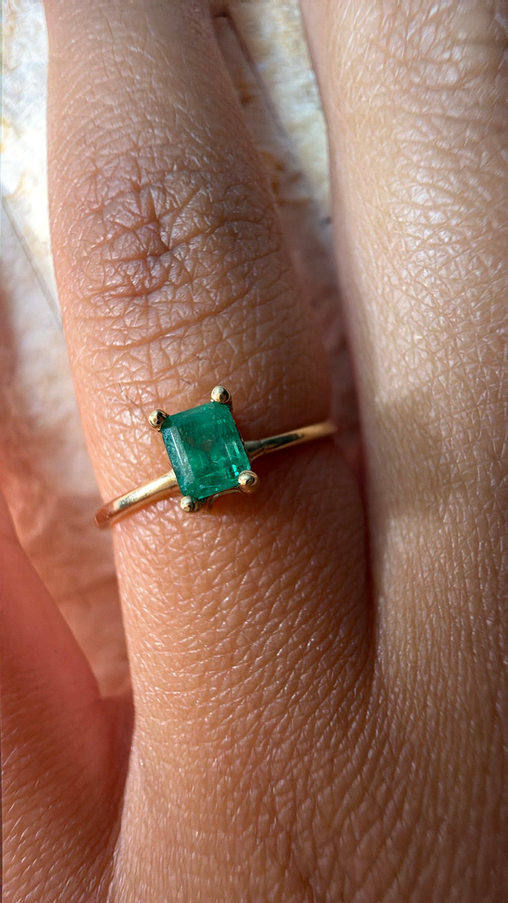 Anillo Solitario en Oro Cuadrado