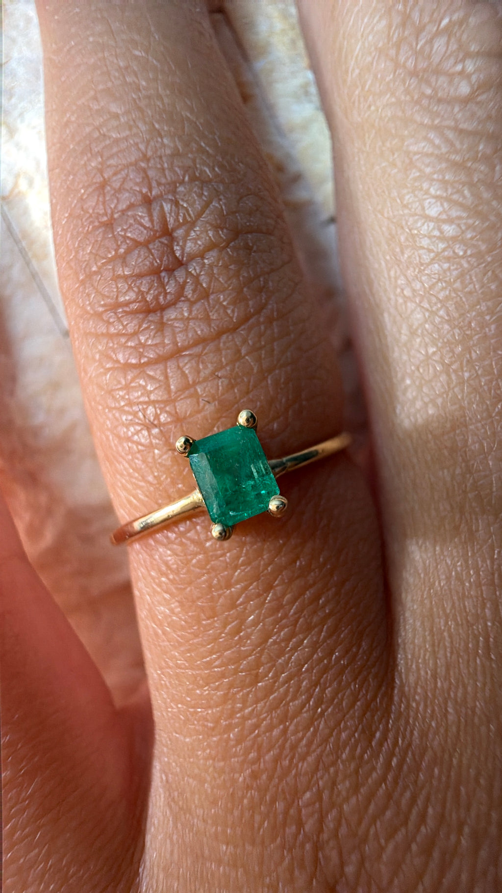 Anillo Solitario en Oro Cuadrado