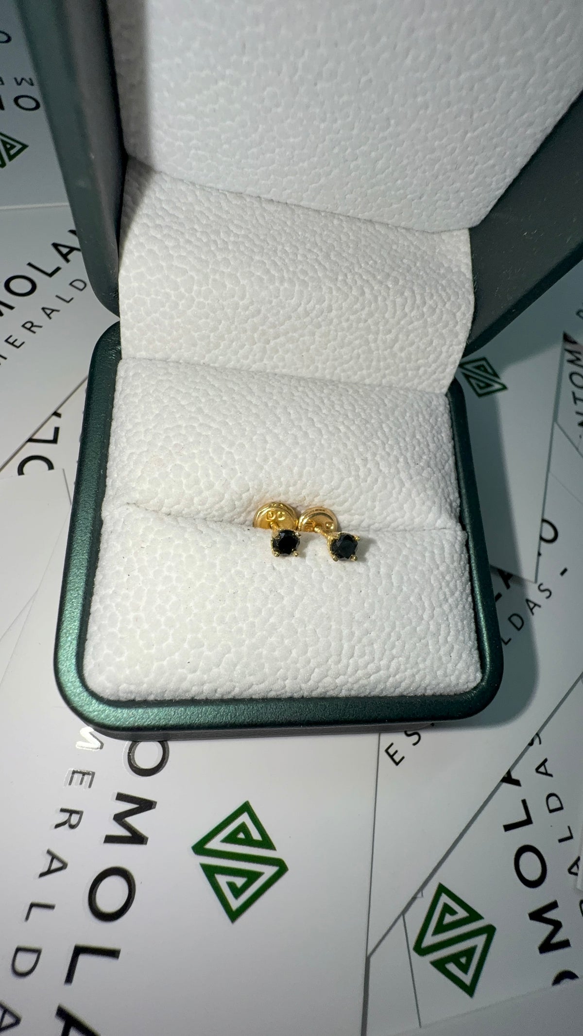 Aretes en Oro y Diamante Negro