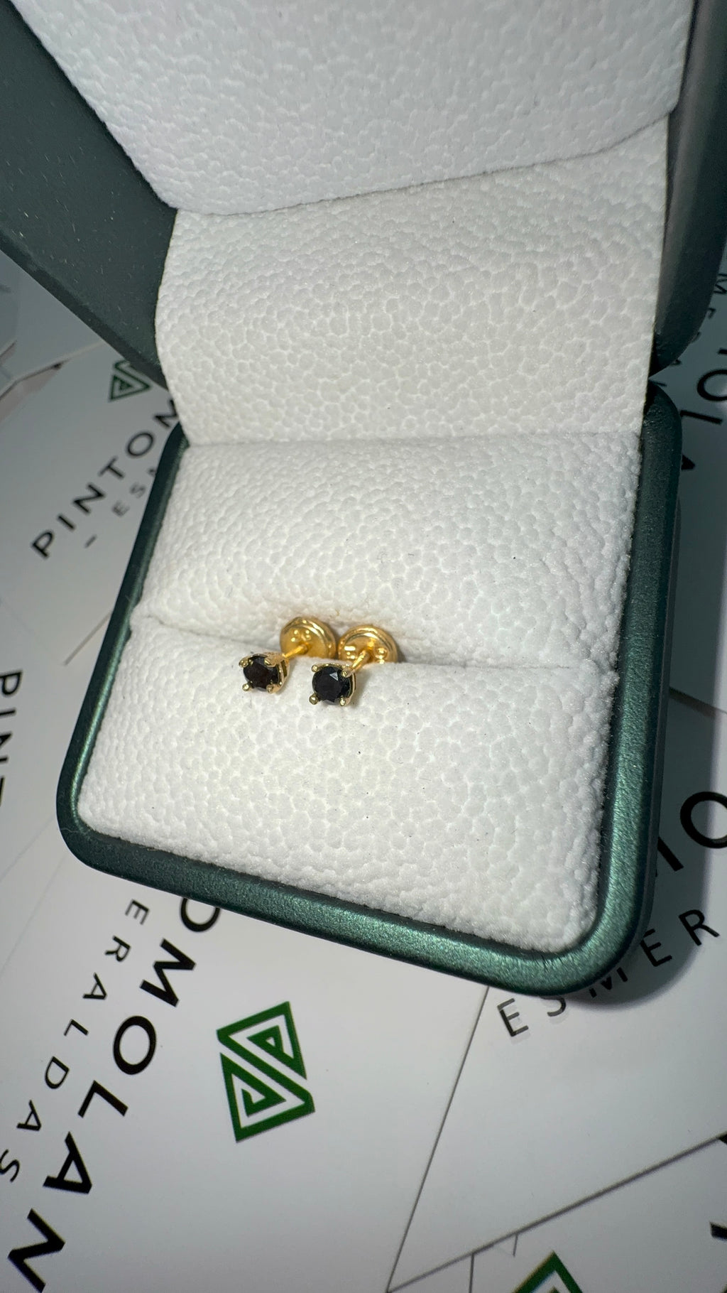 Aretes en Oro y Diamante Negro