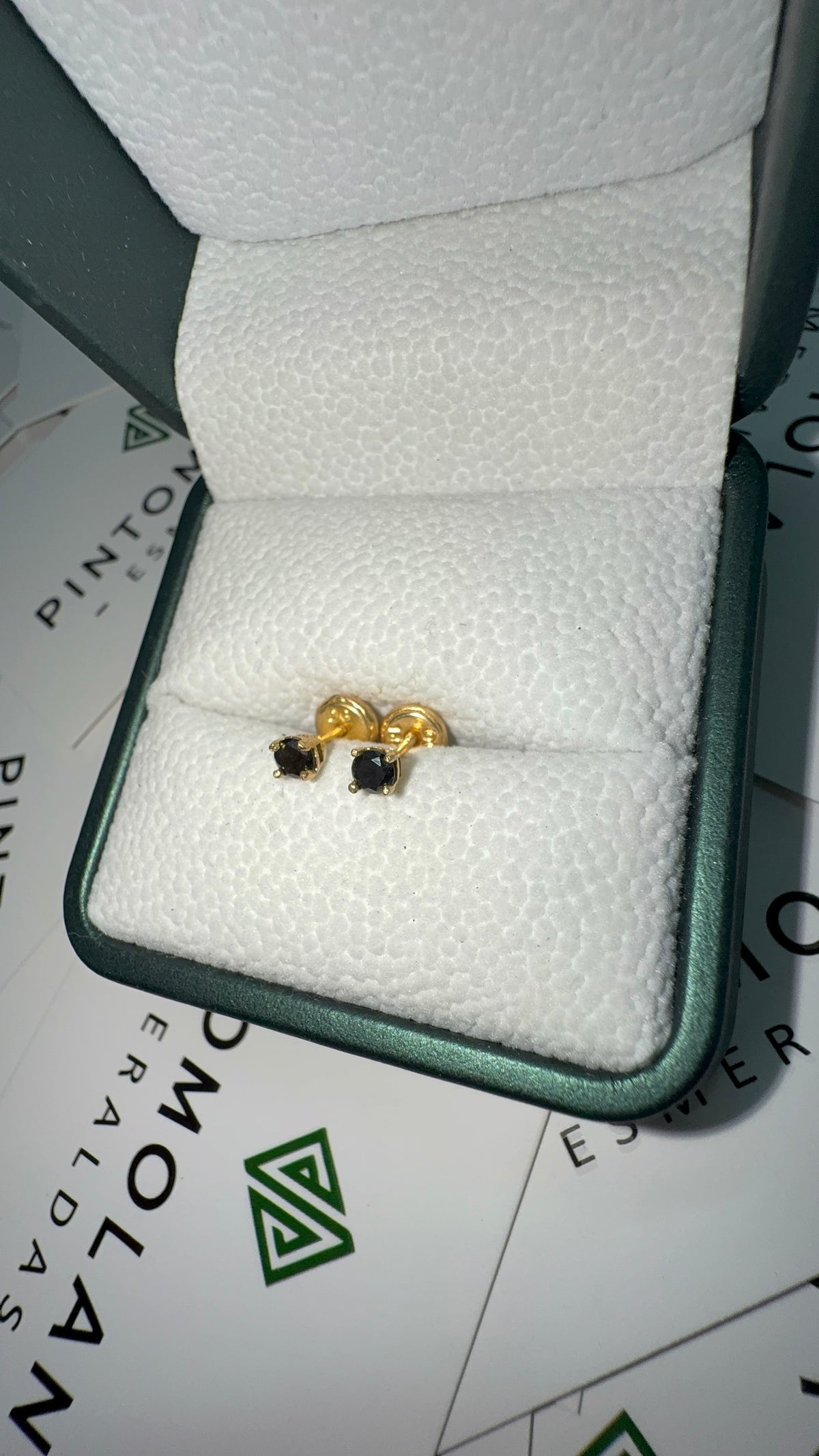 Aretes en Oro y Diamante Negro