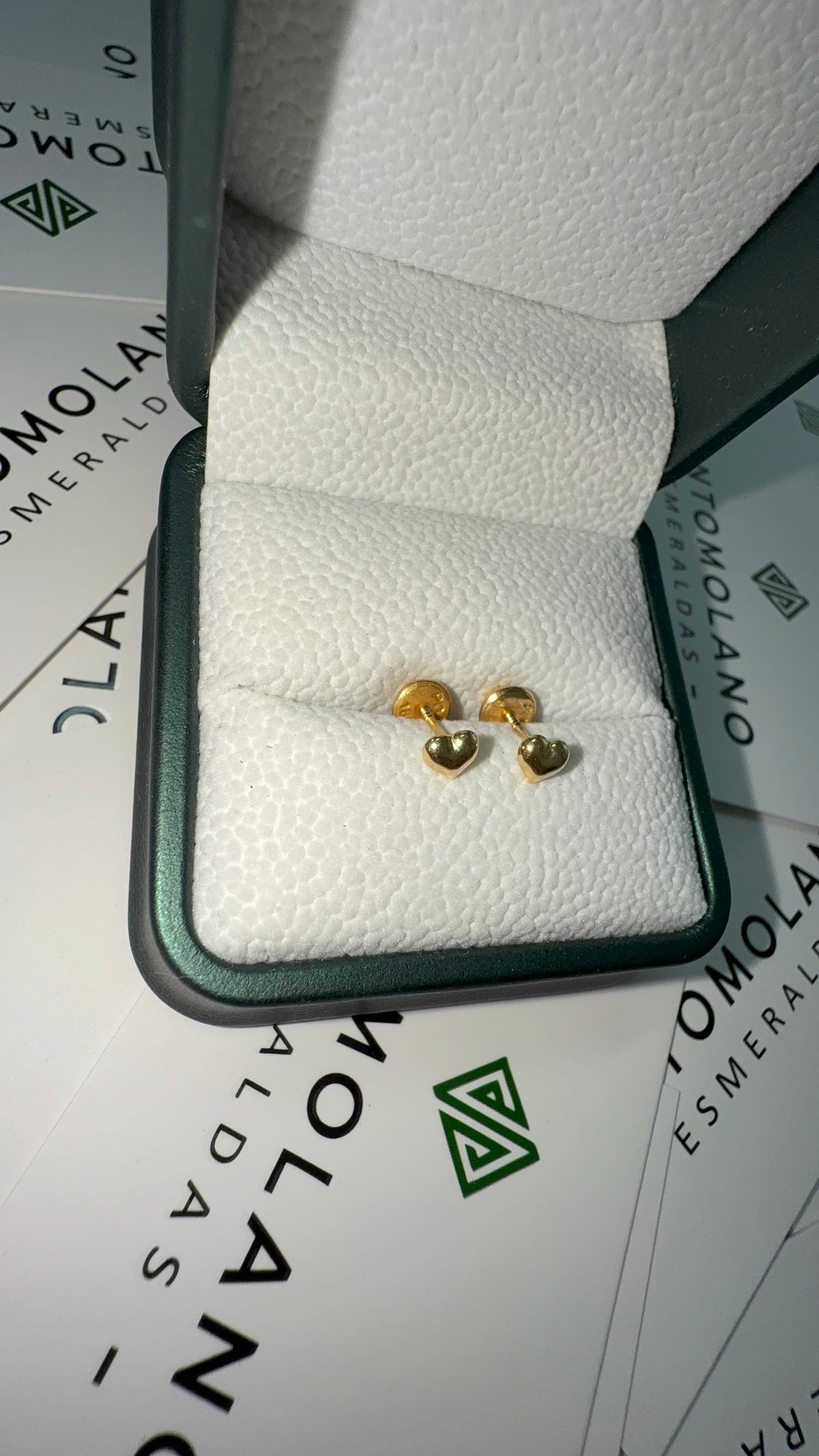 Aretes en Oro Corazón Pequeño