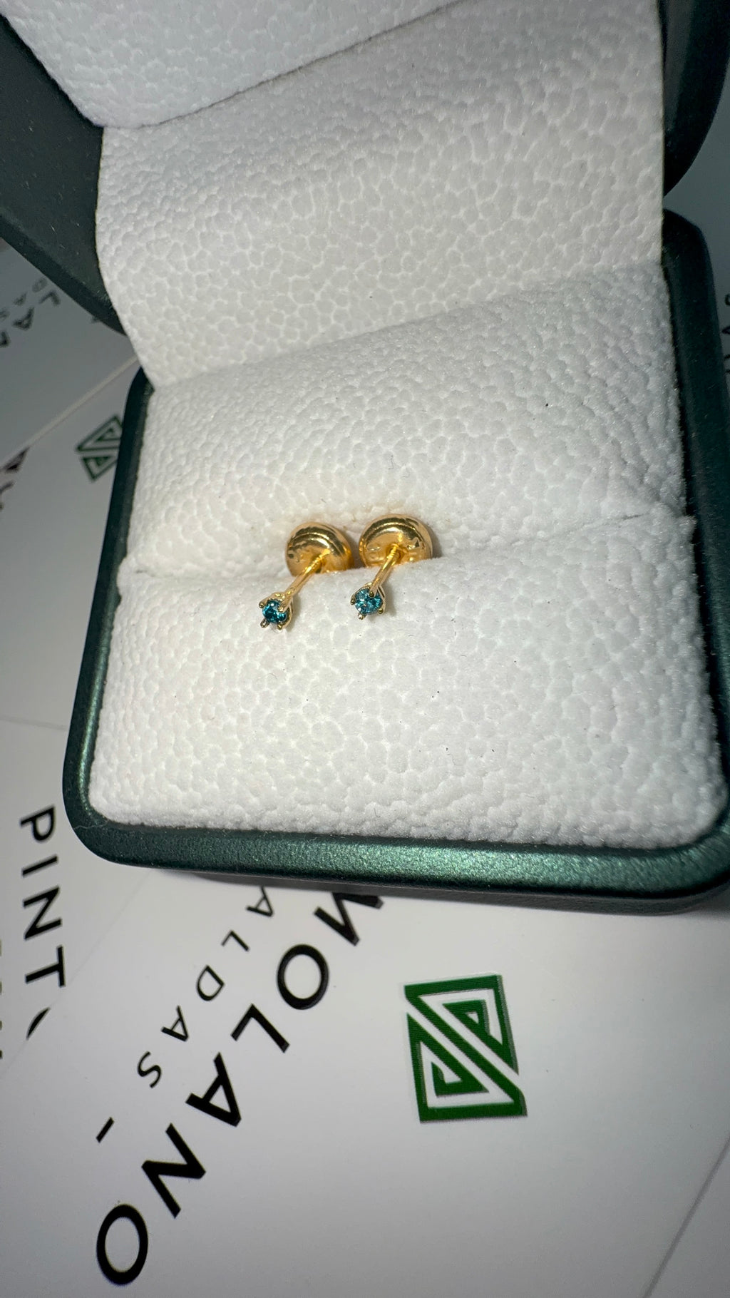 Aretes Topos en Oro Diamante Azul 2mm