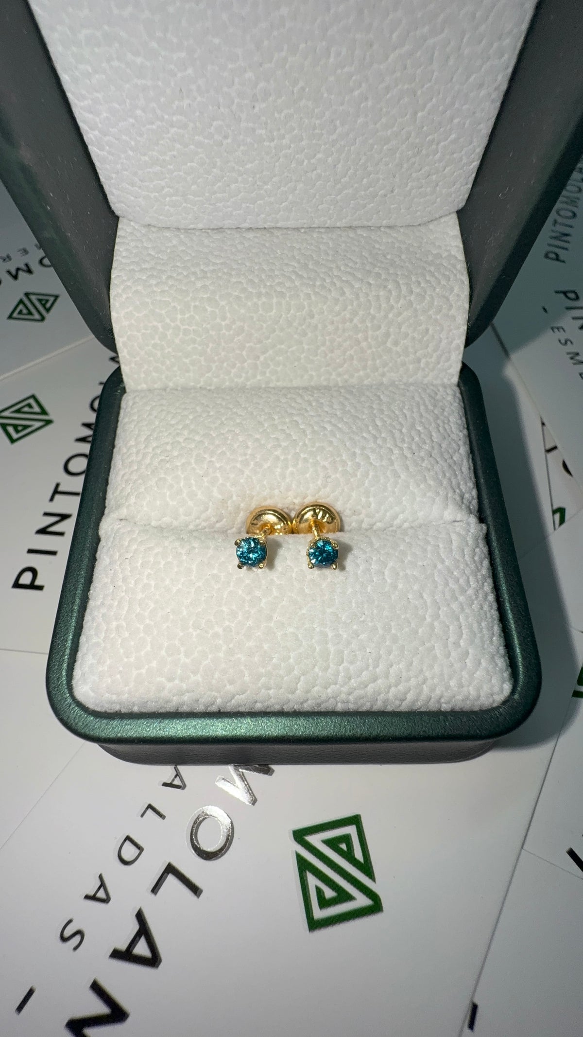 Aretes Topos en Oro Diamante Azul 3mm