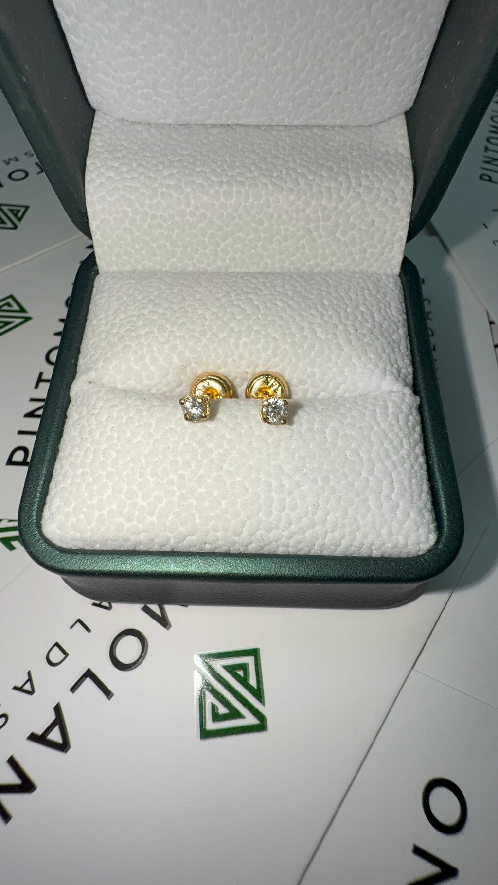 Aretes Topos En Oro con Diamante Blanco 3mm