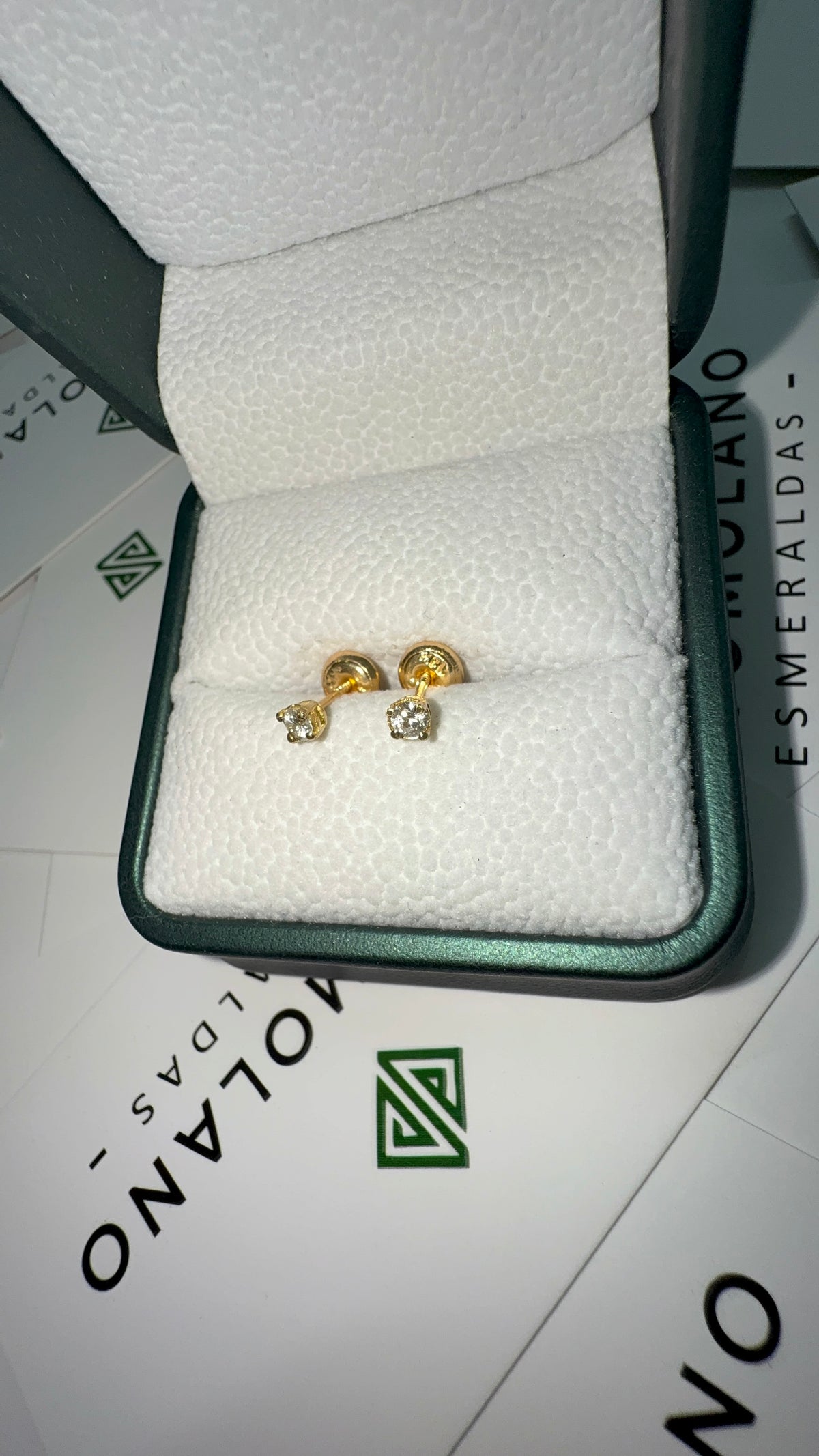 Aretes Topos En Oro con Diamante Blanco 3mm