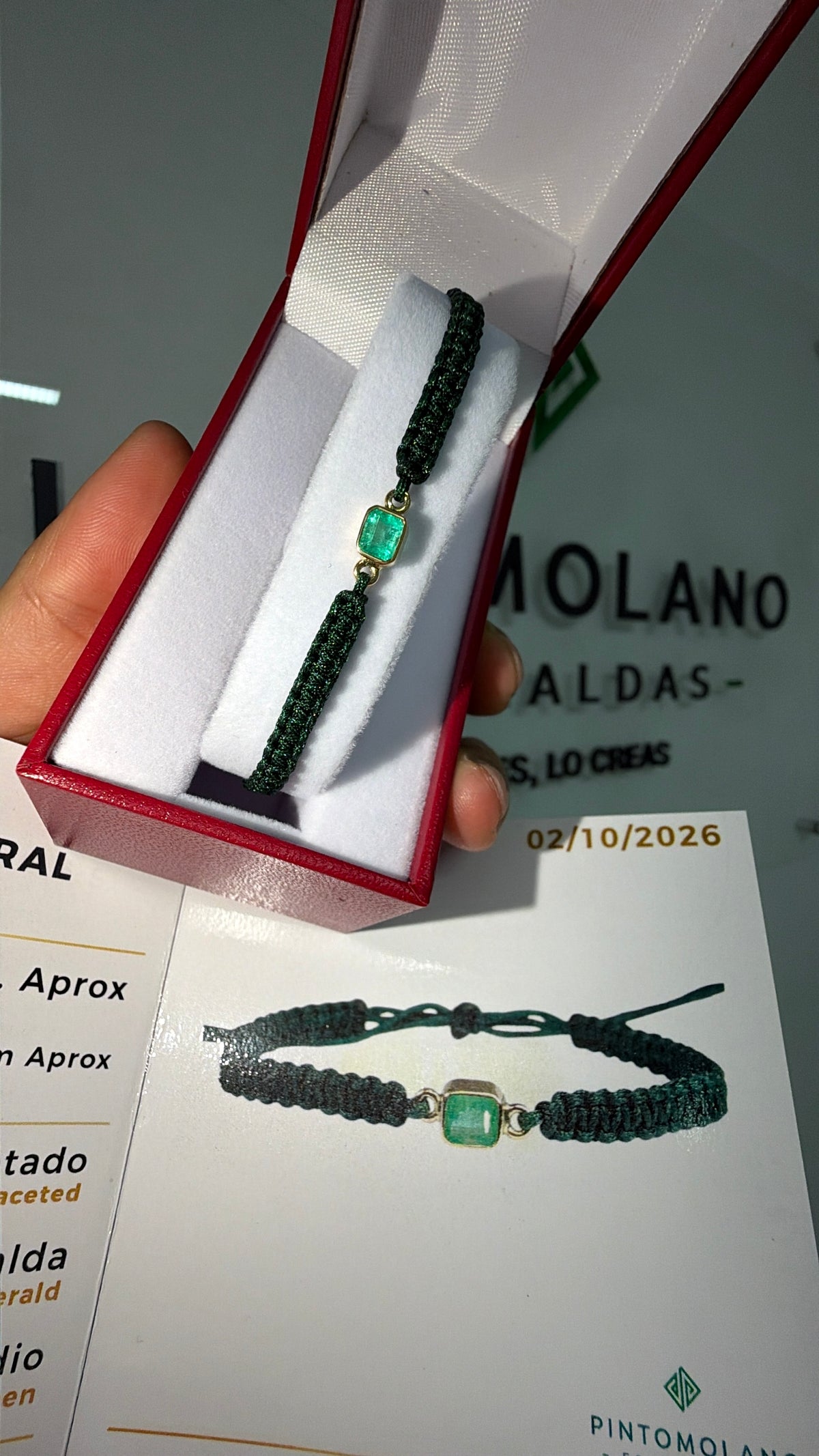 Pulsera Tejida Con Esmeralda Central
