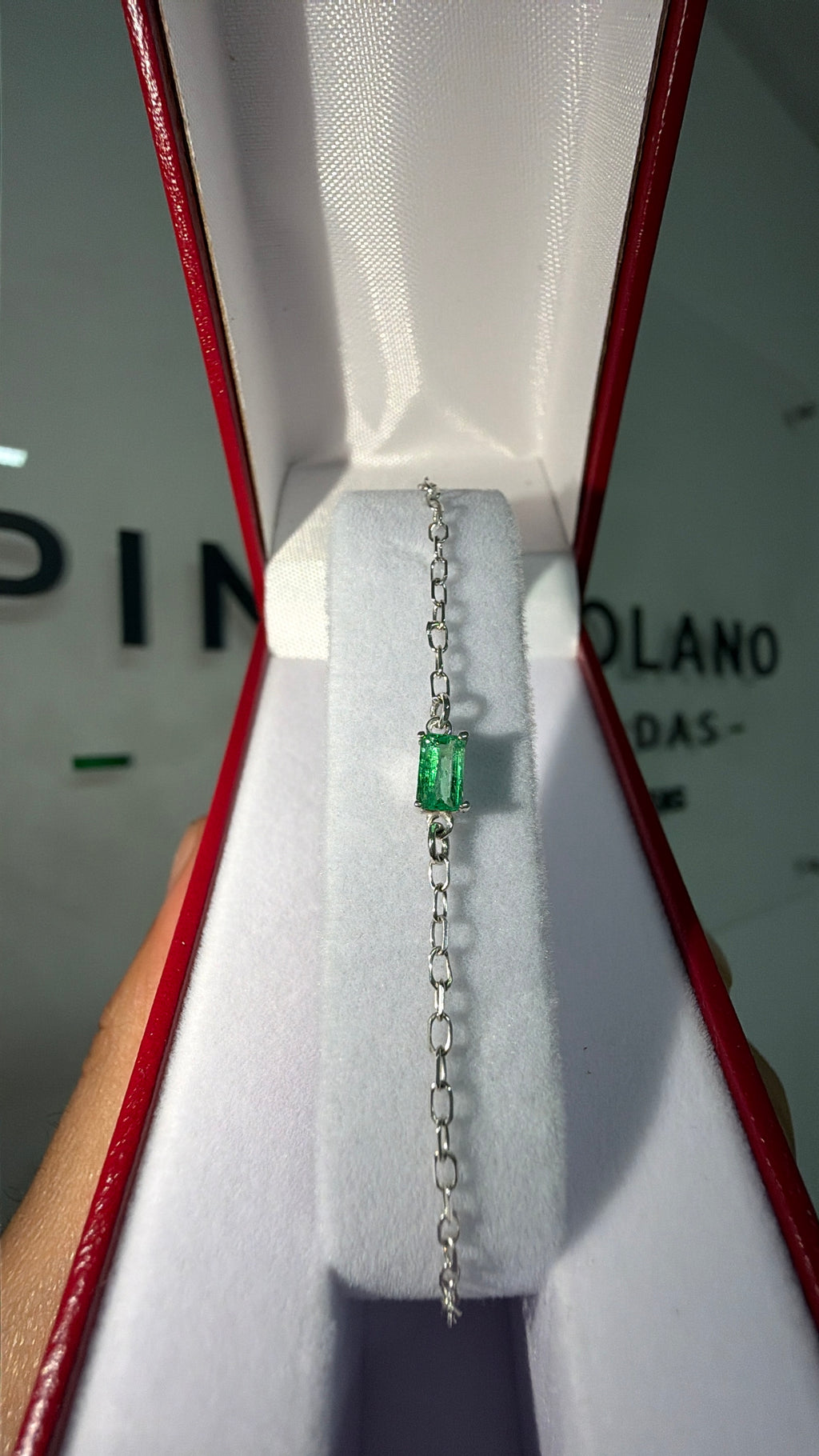 Pulsera Con Esmeralda Central en Plata