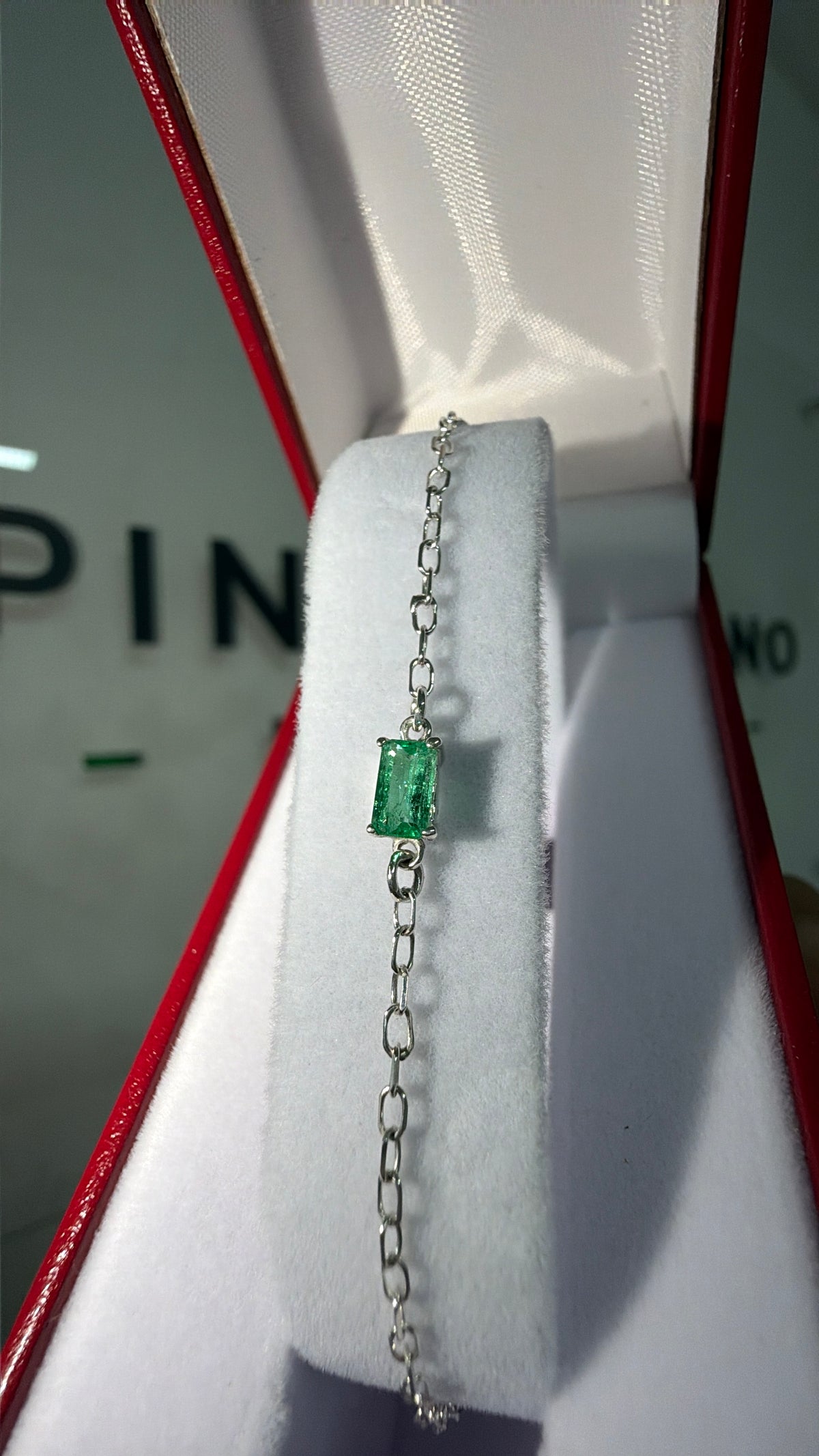 Pulsera Con Esmeralda Central en Plata
