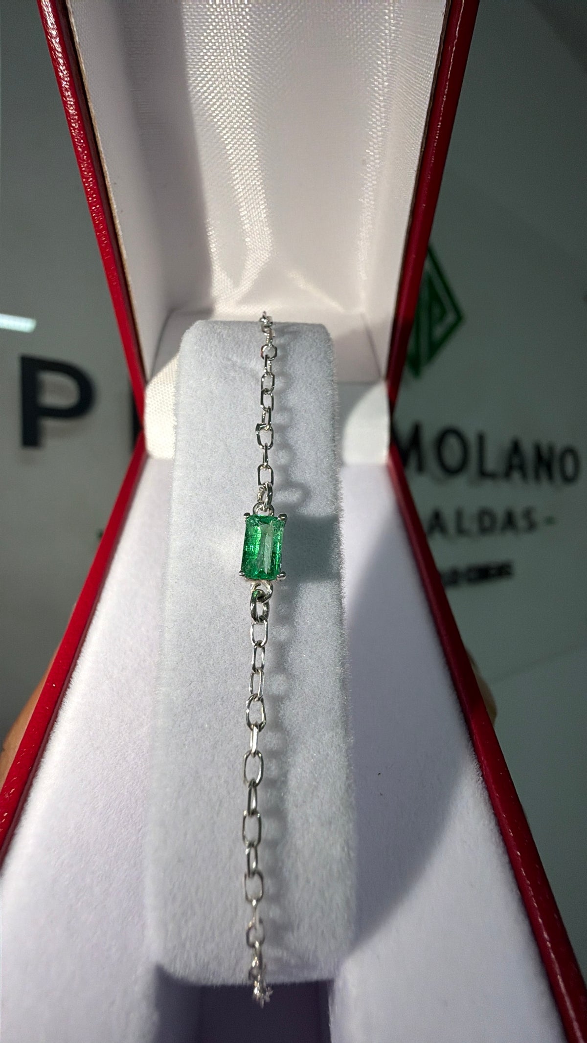 Pulsera Con Esmeralda Central en Plata