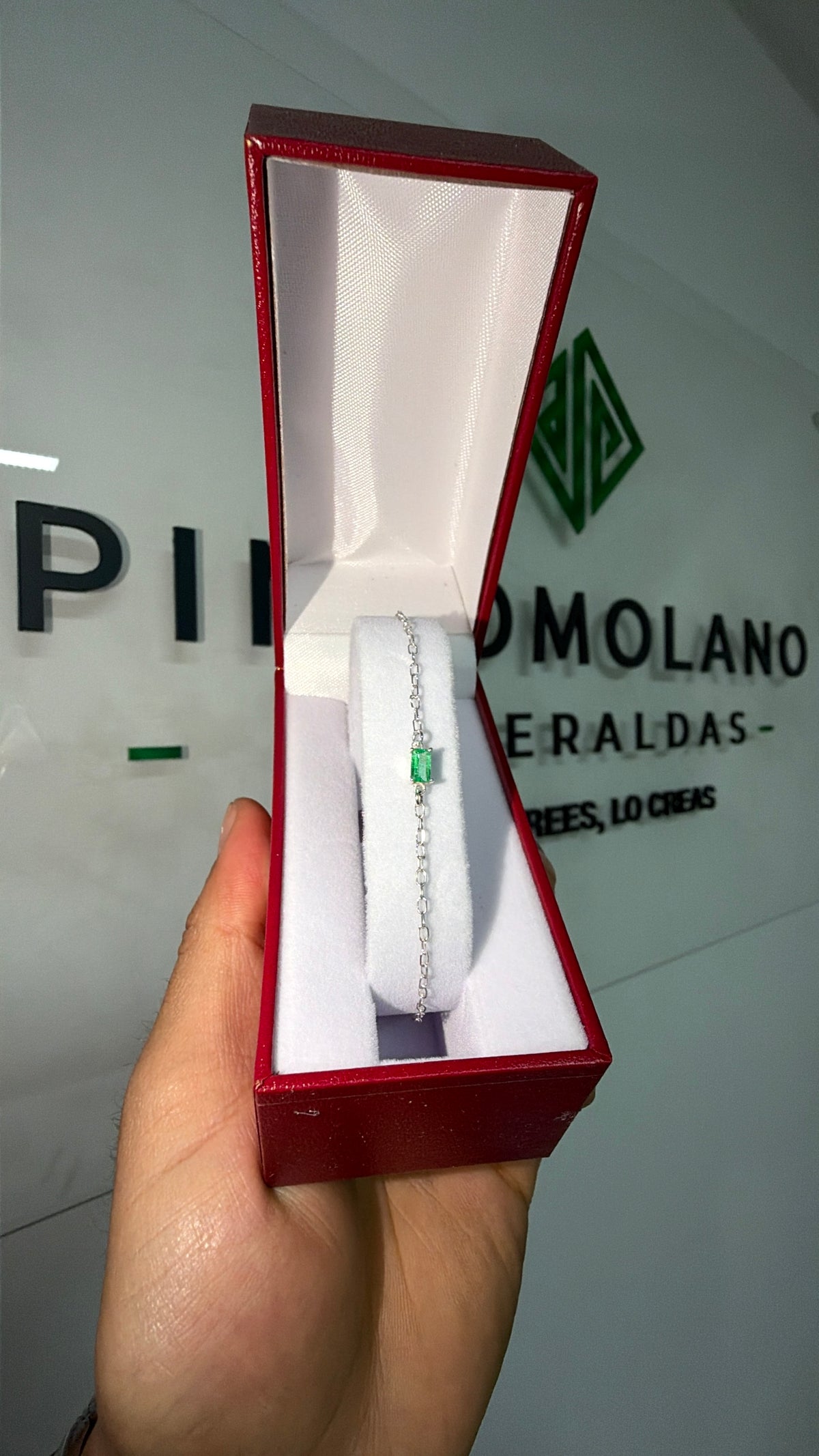 Pulsera Con Esmeralda Central en Plata