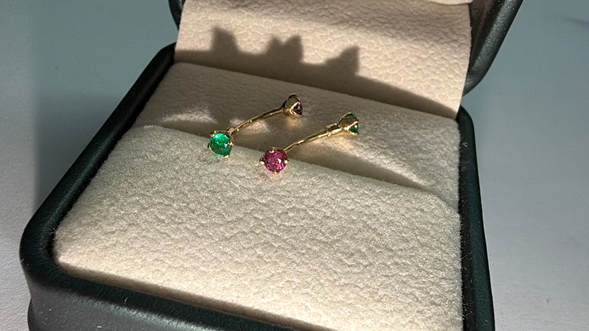 Piercing Rook con Esmeralda y Rubi - Disponible para Fabricación