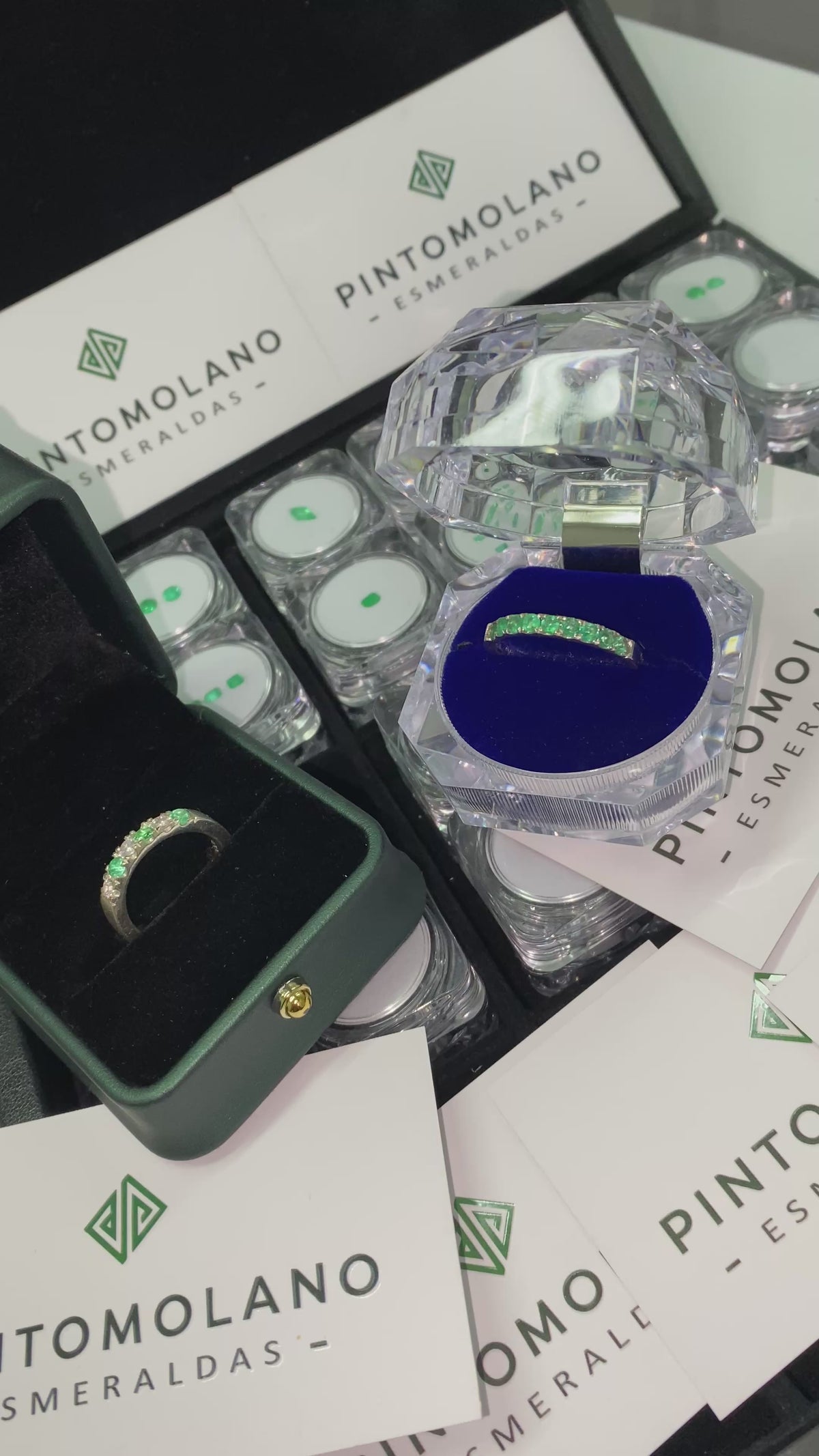 Anillo Cintillo Fabricado en Plata con 9 Esmeraldas
