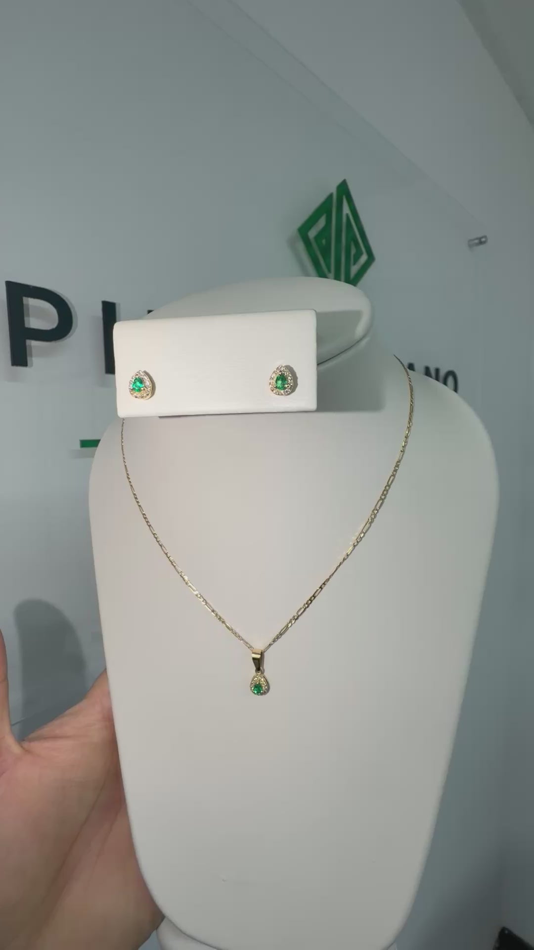 Set Lagrimas (Fabricado en Oro de 18 K , Diamantes y Esmeralda Natural) (Disponible para Fabricación)