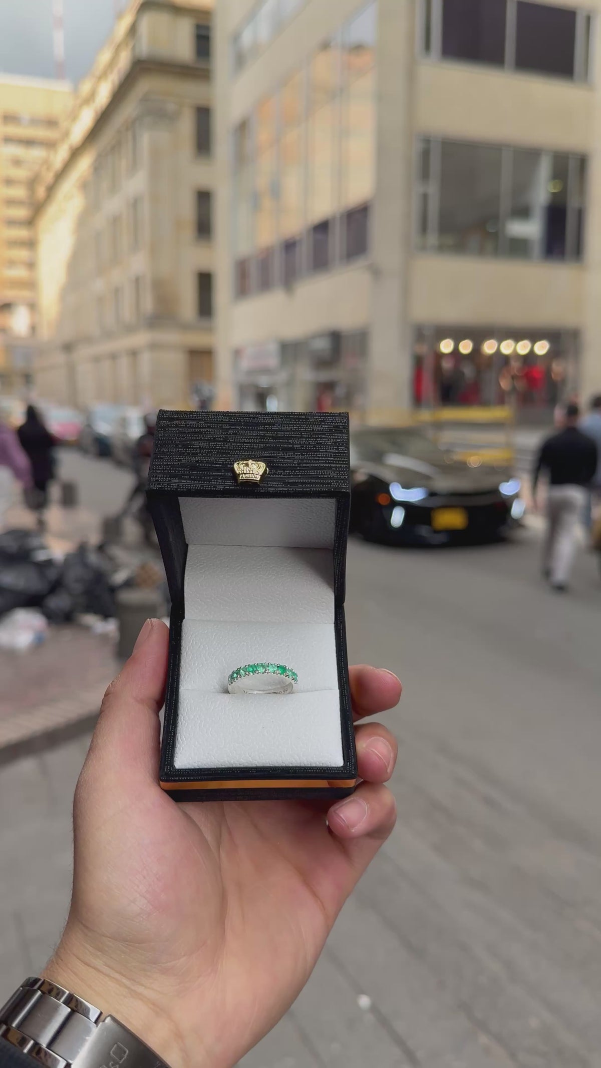Anillo Cintillo Fabricado en Plata con 9 Esmeraldas