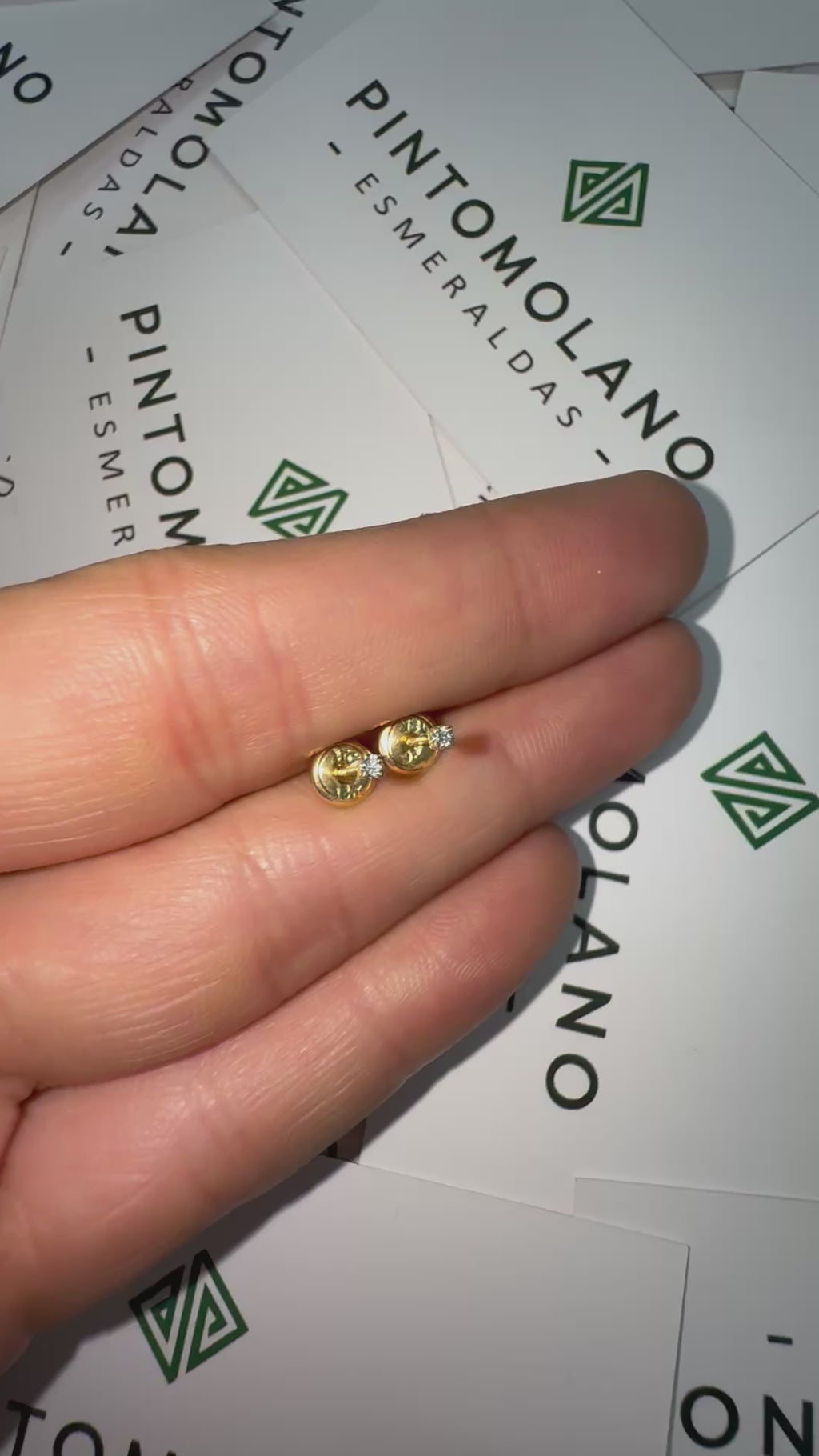 Aretes Topos de 2mm en Oro con Diamante Natural
