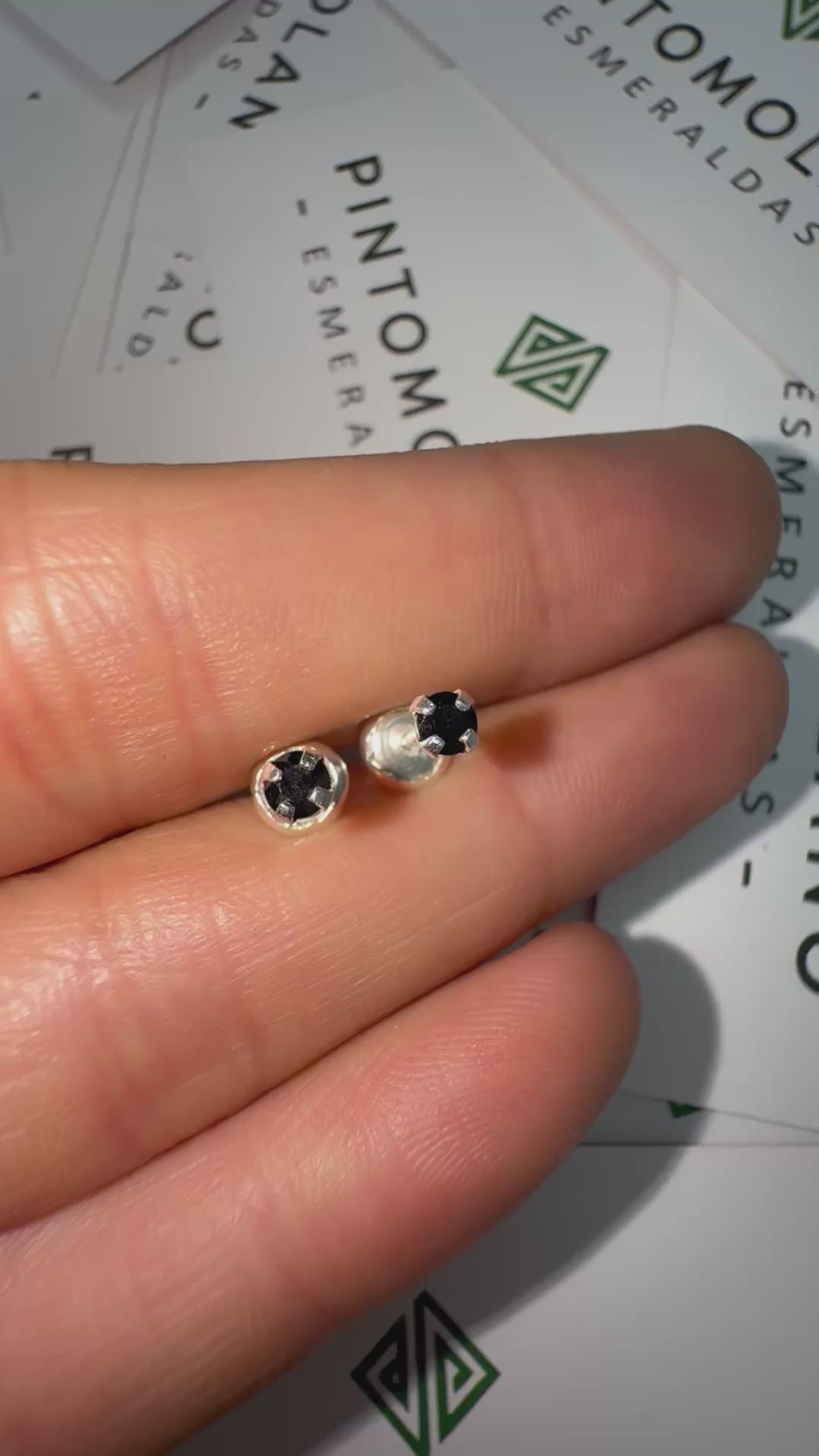 Aretes Topos de 3mm en Plata con Zafiro Negro