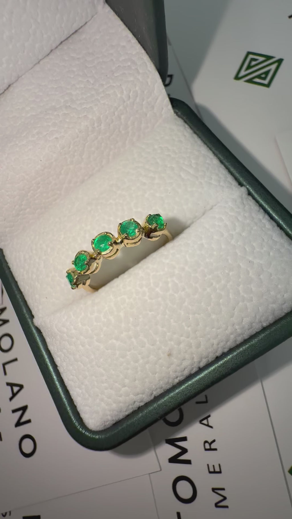 Anillo Churumbela en Oro con Esmeralda - Disponible Para Fabricación