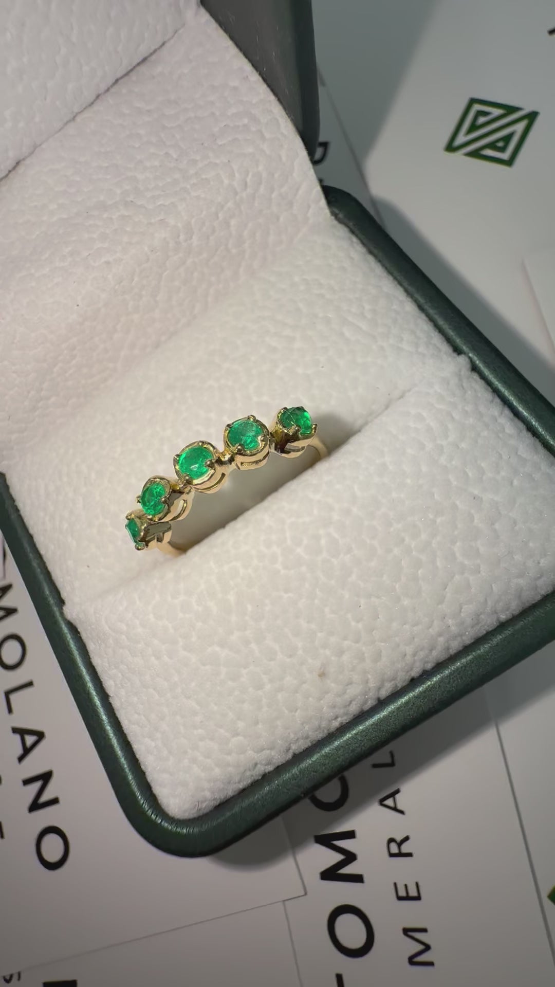 Anillo Churumbela en Oro con Esmeralda - Disponible Para Fabricación