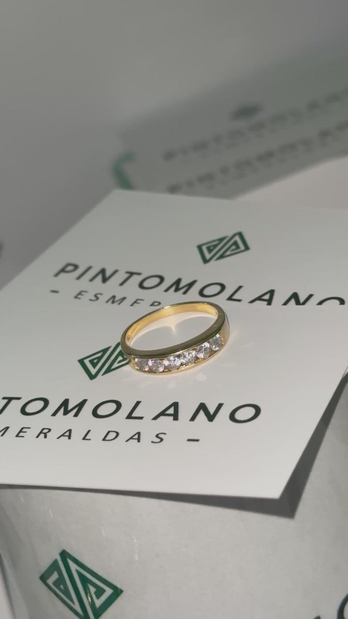 Anillo Cintillo en Oro 18K (Ley 750) con Diamantes Naturales