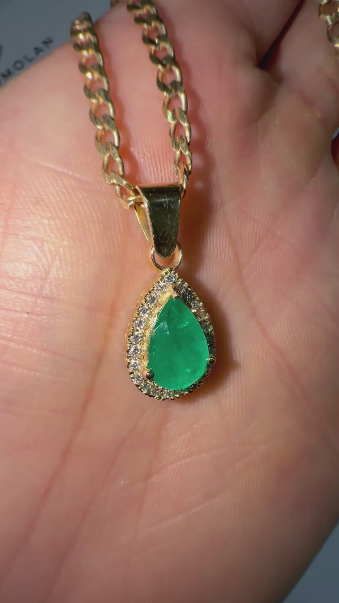 Dije con Esmeralda Talla Lágrima y Diamantes - Disponible para Fabricación