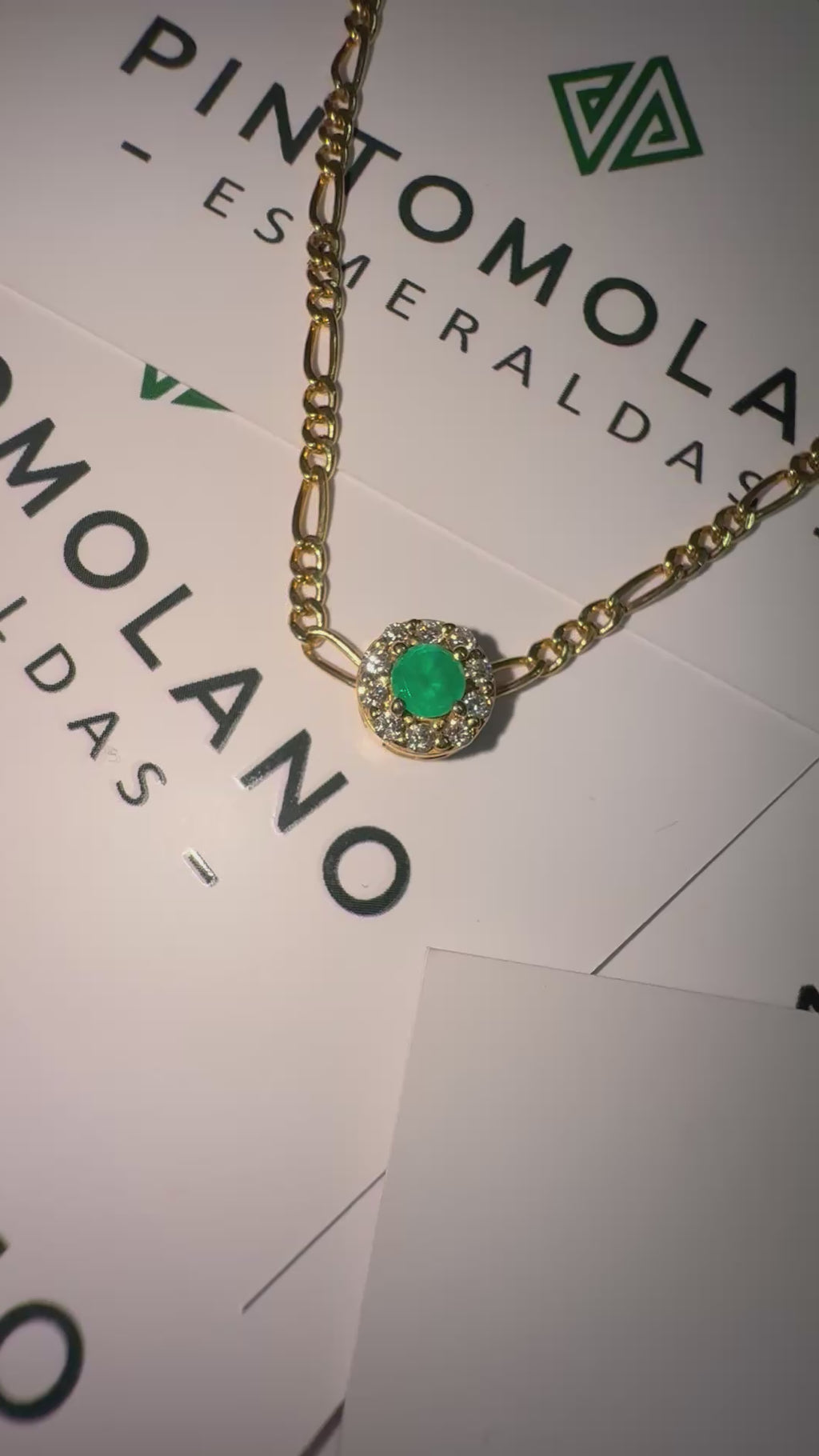 Dije En Oro Redondo Con Esmeralda y Diamantes
