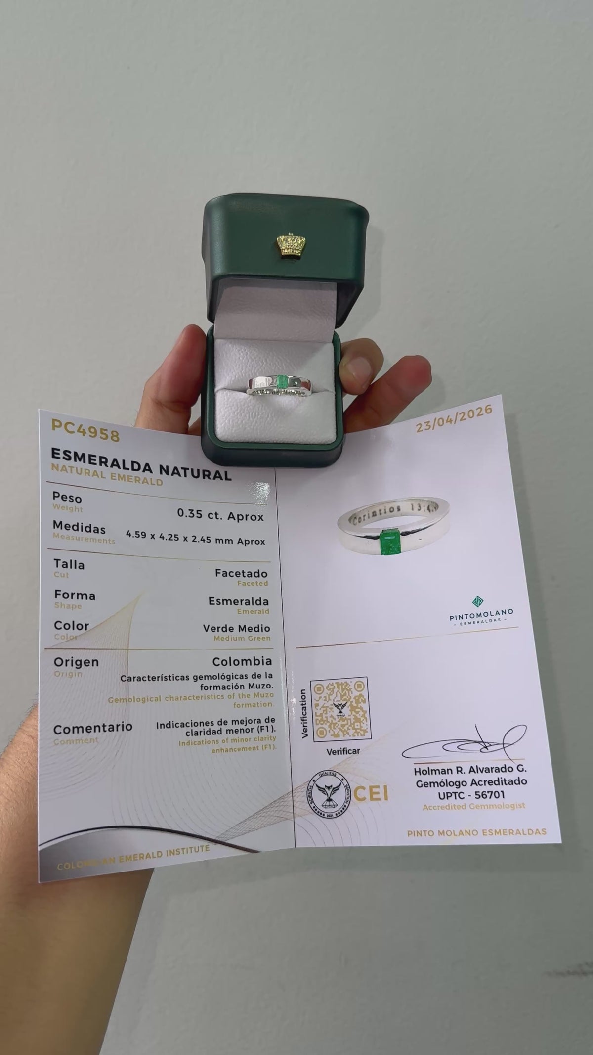Anillo de Hombre en Plata con Esmeralda Natural – Diseño Bisel Cuadrado