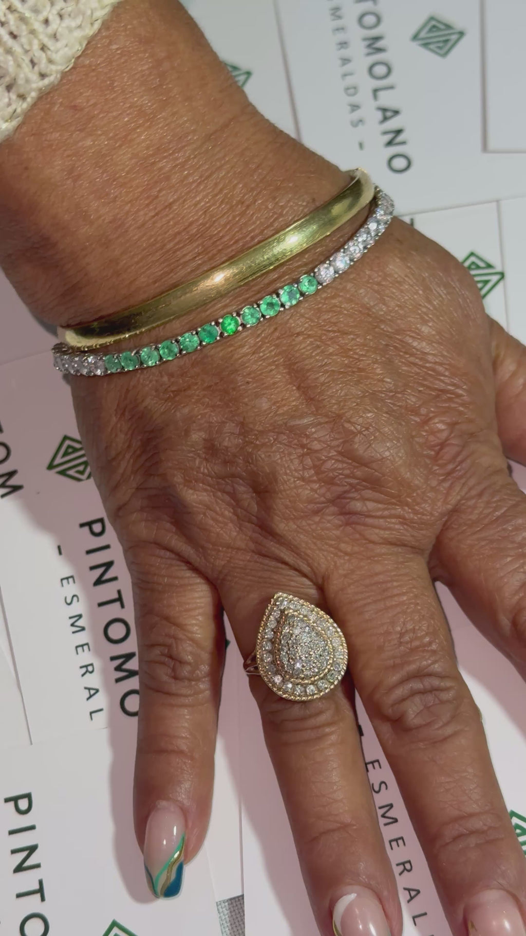 Anillo en Oro 18K (Ley 750) con Diamantes en Pavé