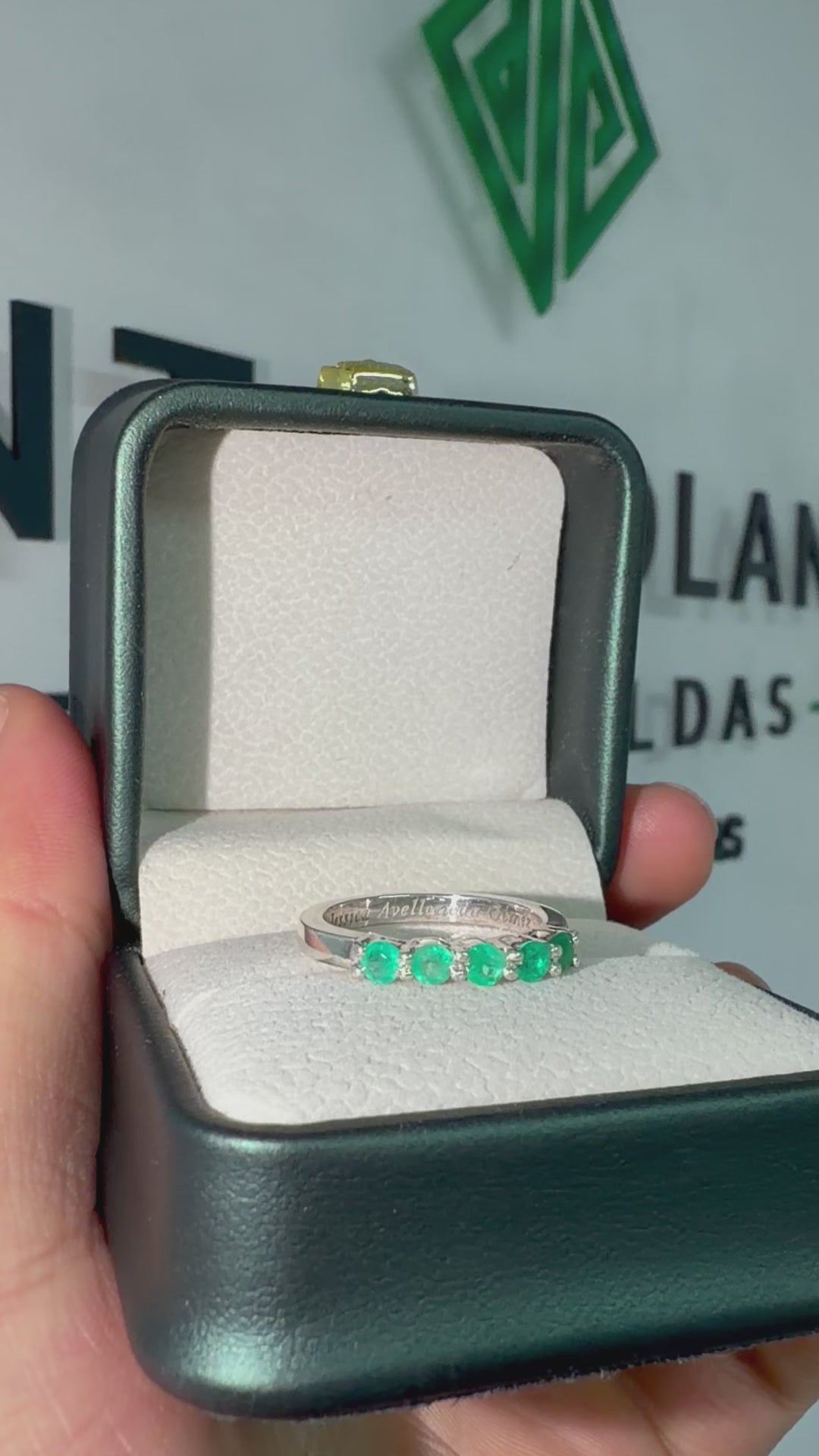 Anillo churumbela con 5 Esmeraldas