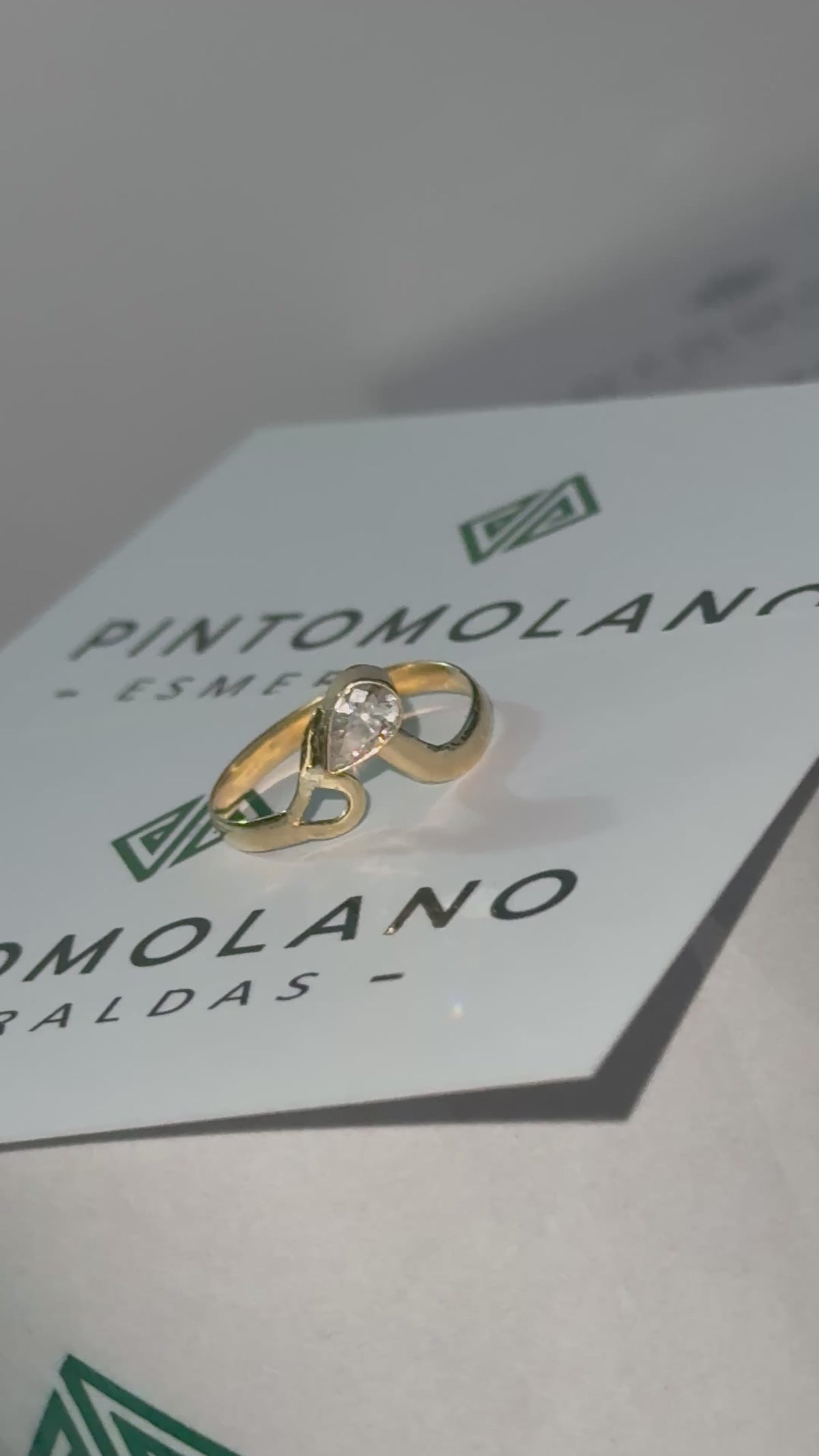 Anillo en Oro 18K (Ley 750) con Diamante Talla Lágrima