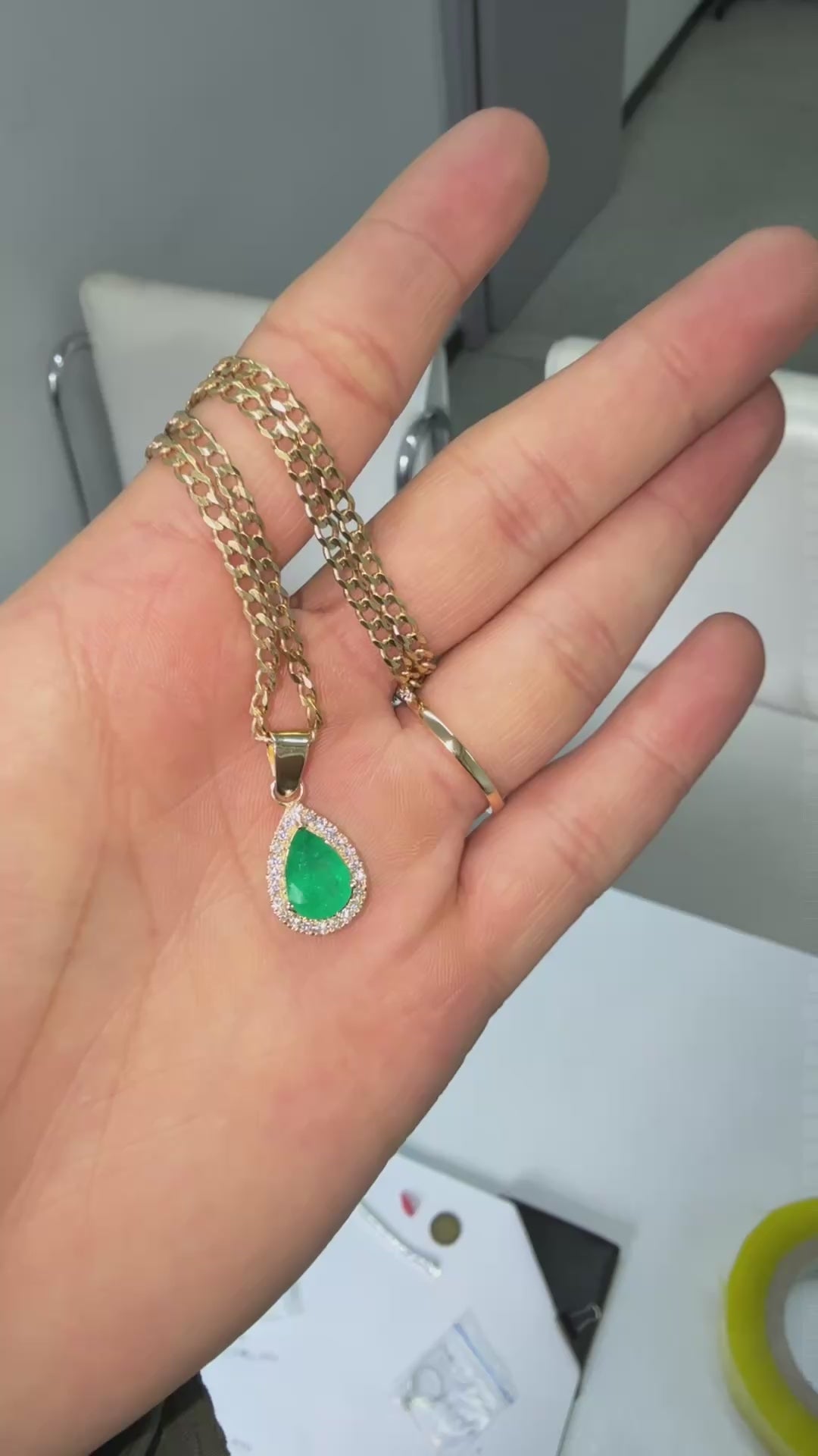 Dije con Esmeralda Talla Lágrima y Diamantes - Disponible para Fabricación