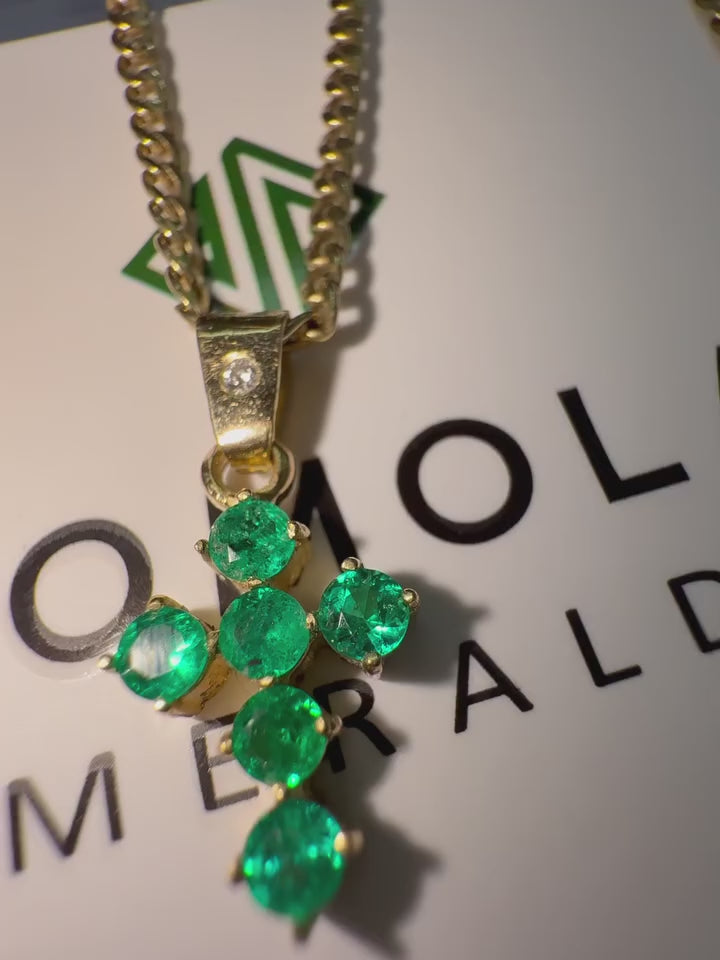 Dije De Cruz con Esmeraldas y Un Diamante (Disponible para Fabricación)
