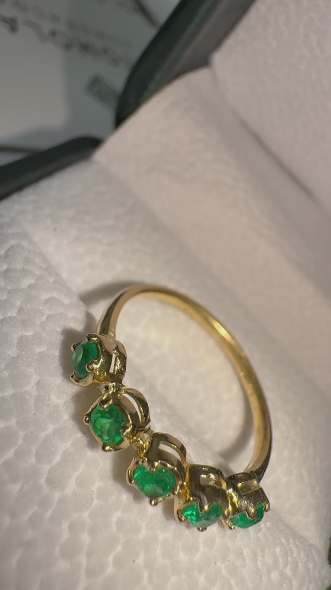 Anillo Churumbela en Oro con Esmeralda - Disponible Para Fabricación