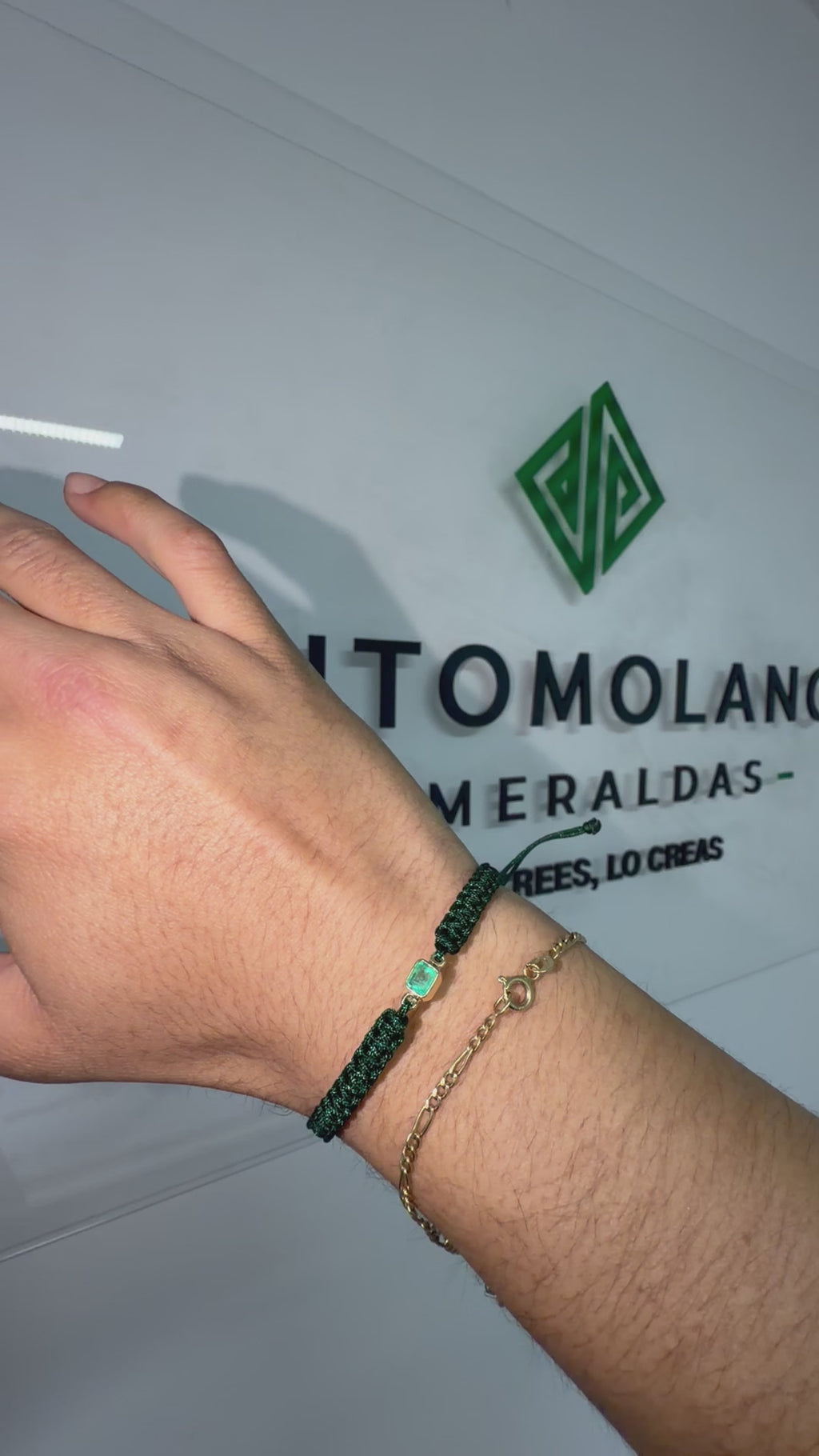Pulsera Tejida Con Esmeralda Central