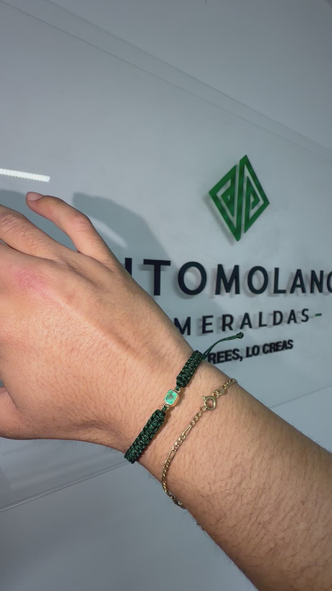 Pulsera Tejida Con Esmeralda Central