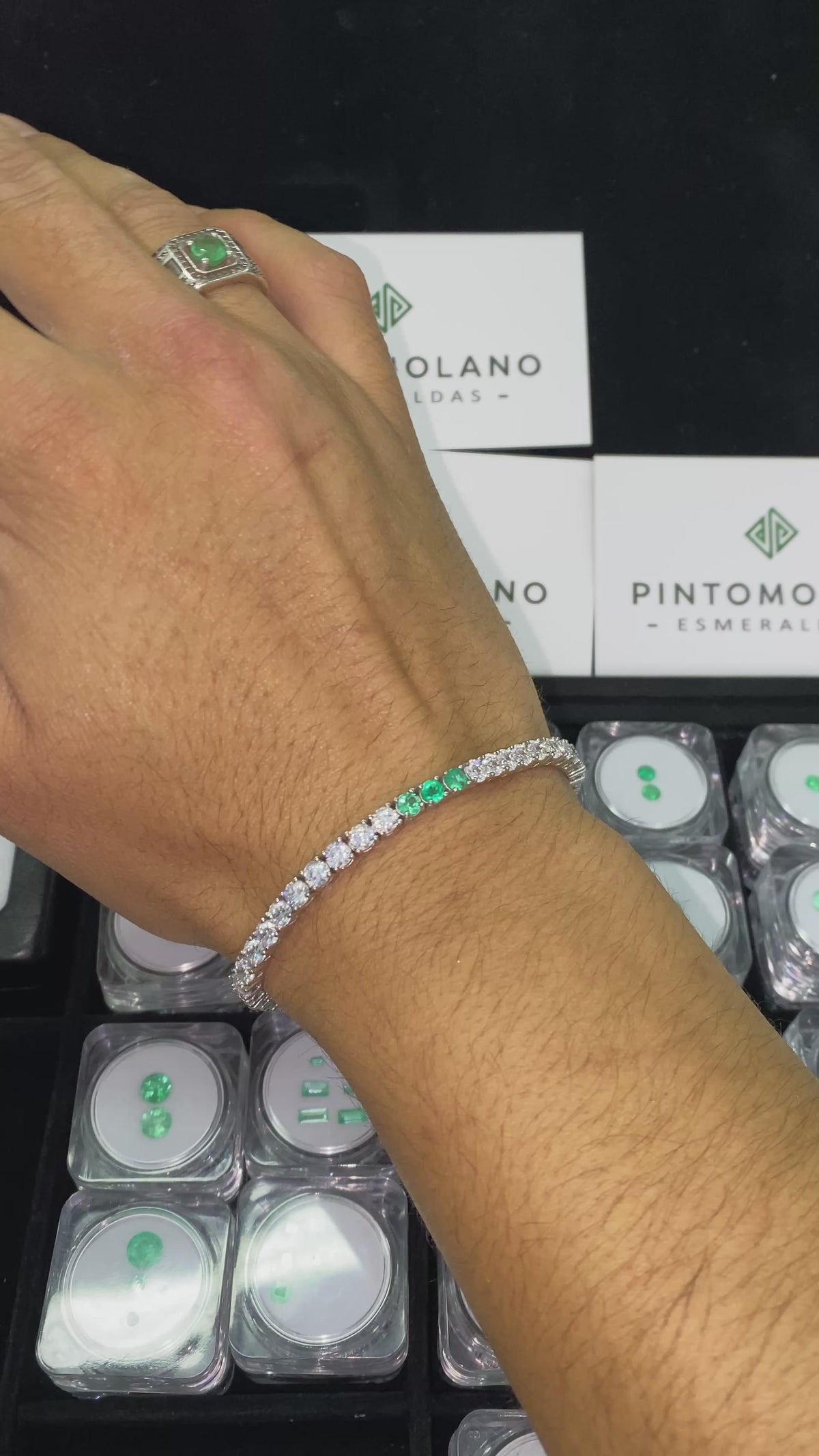 Pulsera Fabricada en Plata con 3 Esmeraldas