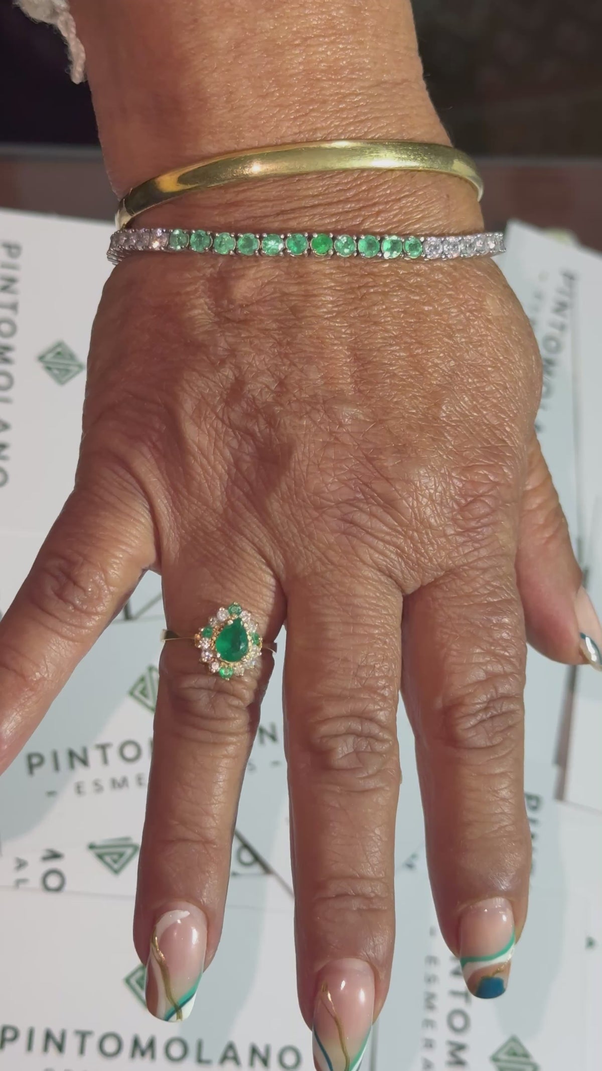 Anillo en Oro 18K con Esmeralda y Diamante