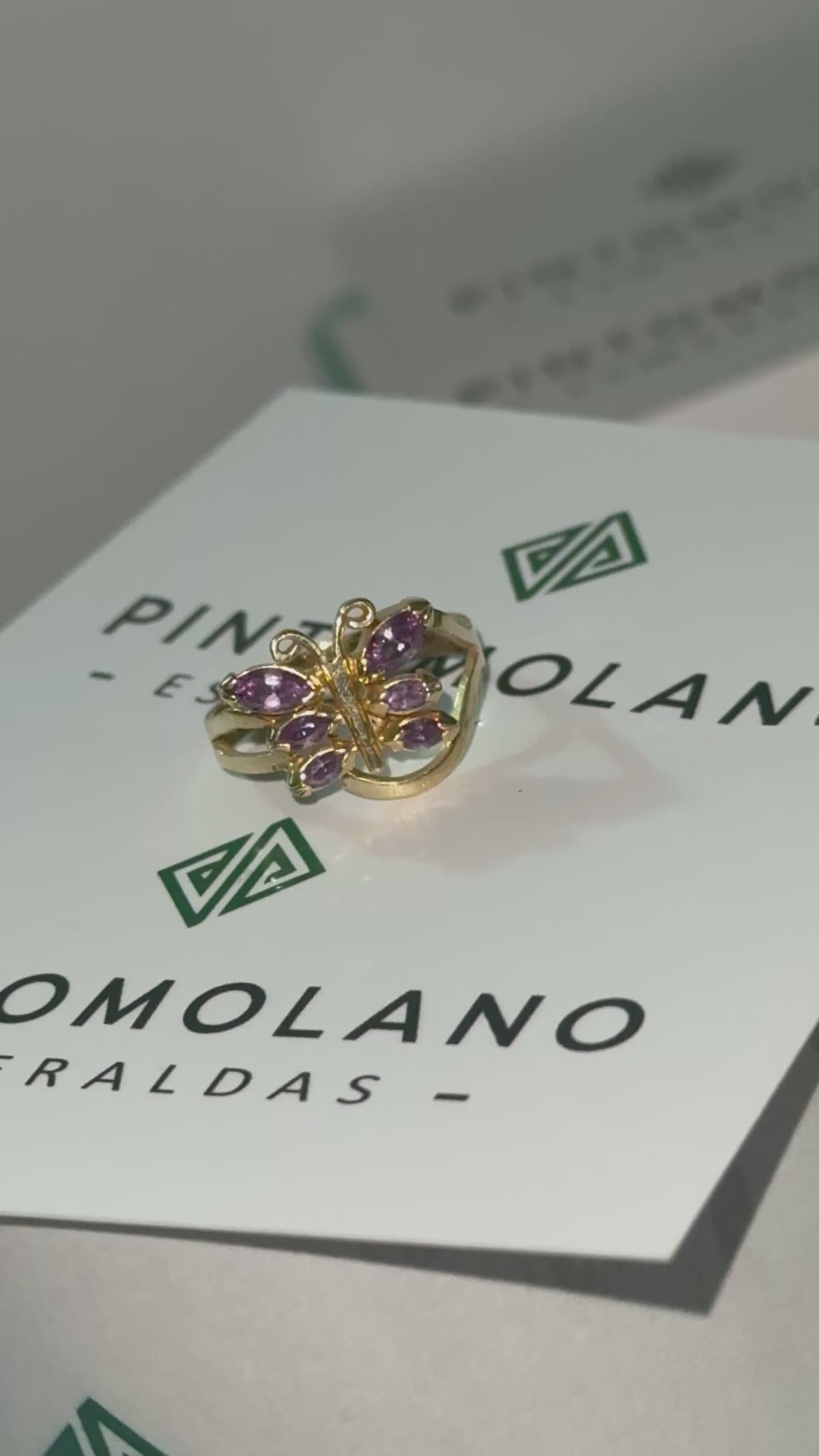 Anillo en Oro 18K (Ley 750) con Amatistas en Diseño de Mariposa