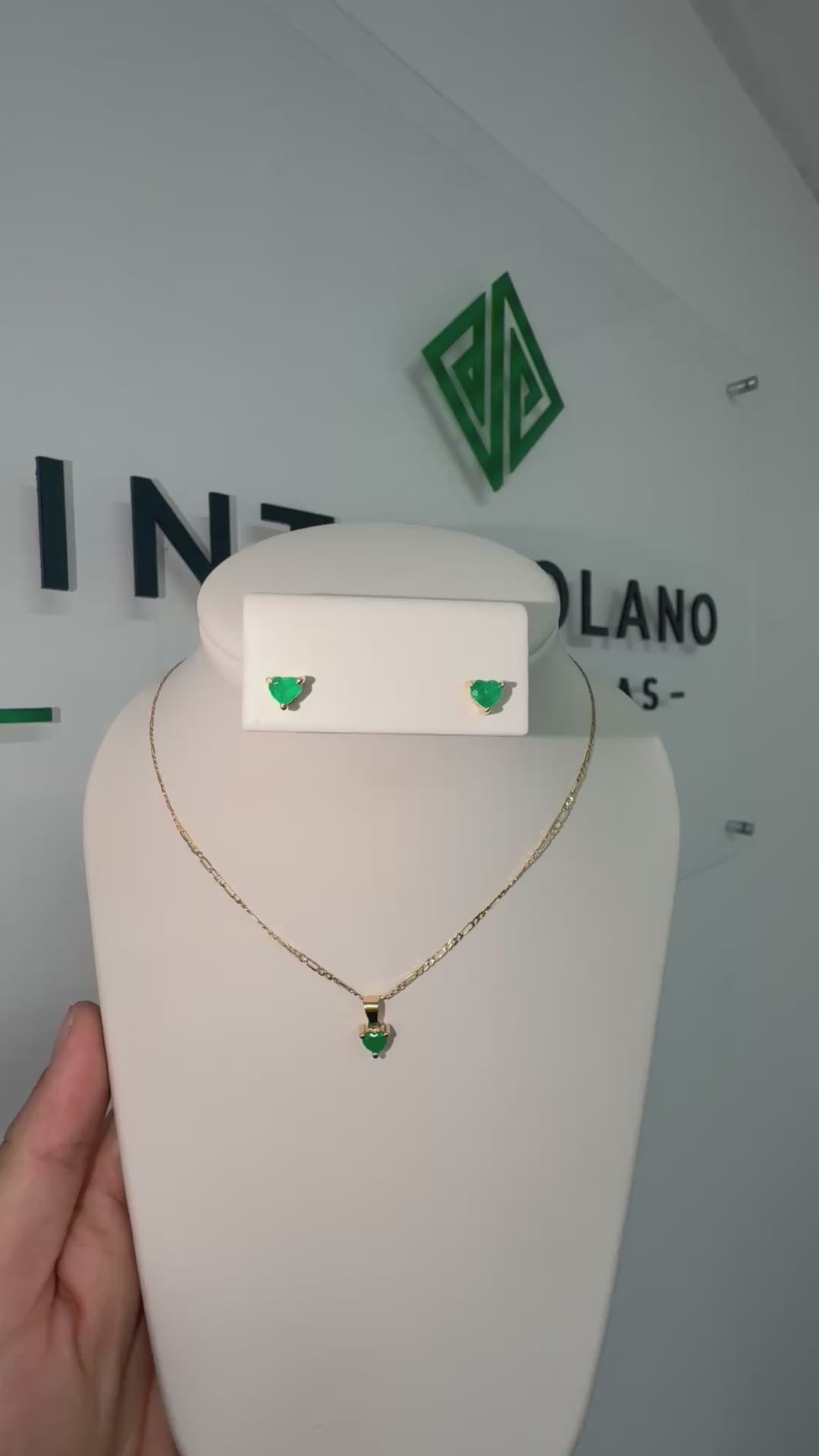 Set Corazón (Fabricado en Oro de 18K y Esmeralda Natural) Disponible para Fabricación
